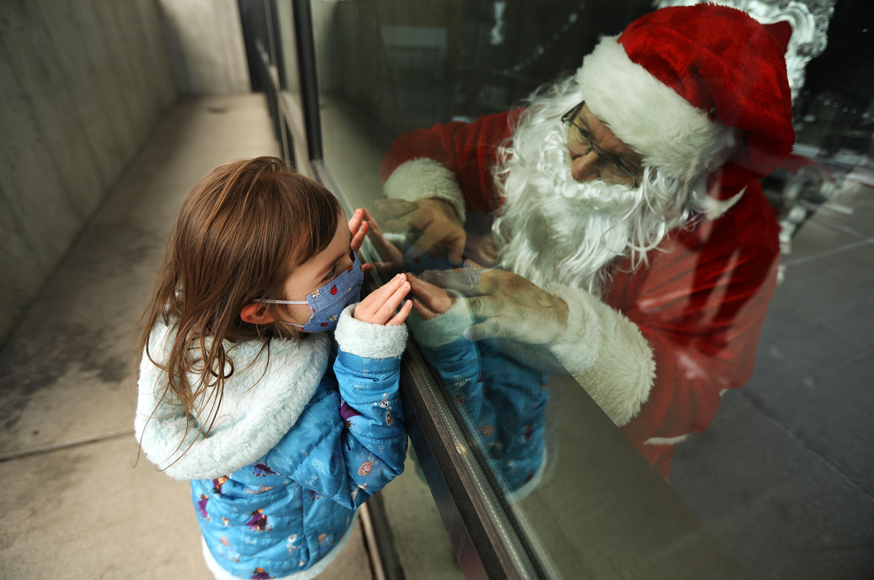 Santa greets children in Butte - December 2020